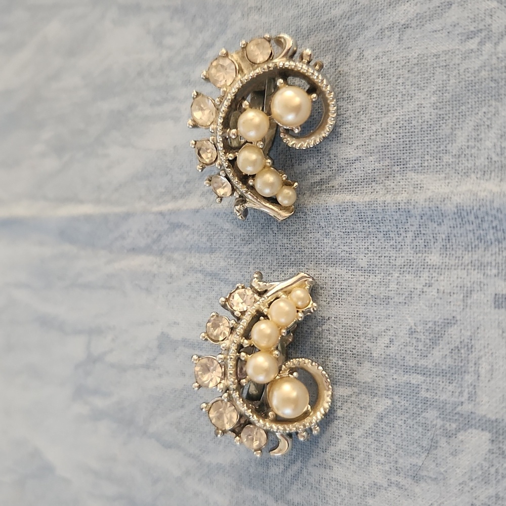 STAR Faux Pearl and Rhinestone Clip-on Earrings